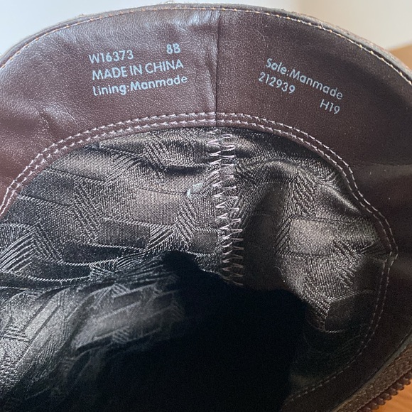 Cole Haan suede boots. Like new condition. Size 8 - Picture 7 of 7